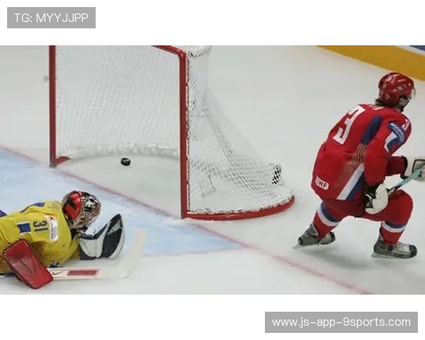 冰球门将扑救堪比超英，赛后获封神